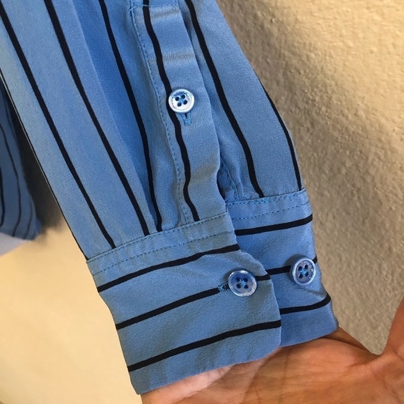 Equipment Femme Woman’s 100%Silk Stripe Buttons Front Long Sleeves Blouse Size M - Picture 4 of 12